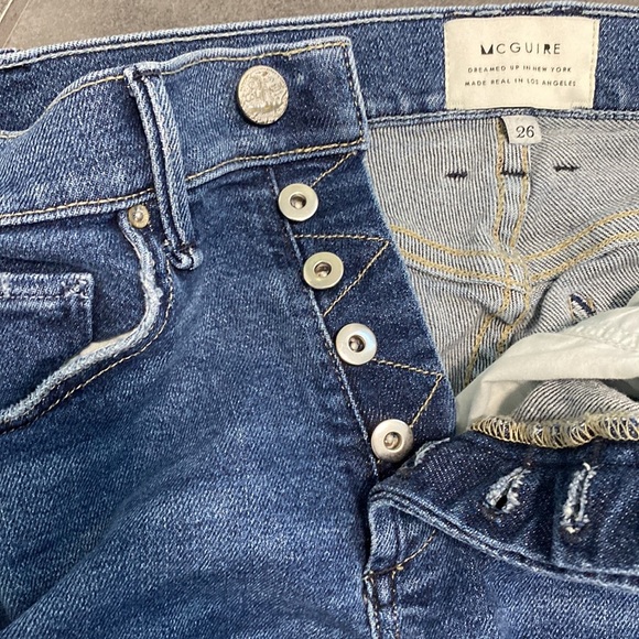 High Waist Annabelle Short in Way Up North
McGuire Denim 26 - Picture 15 of 15